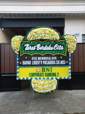 Papan Bunga Duka di Banyu Landas