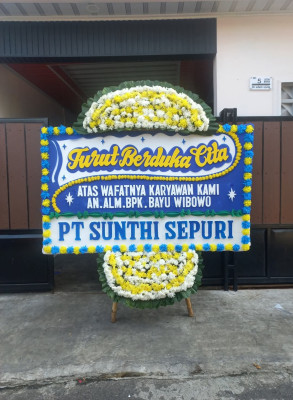 Papan Bunga Duka di Banyu Landas