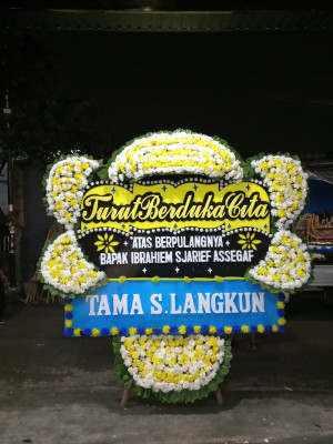 Papan Bunga Duka di Banyu Landas