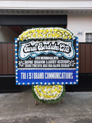 Papan Bunga Duka di Banyu Landas